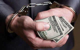 Під Києвом судитимуть зухвалих поліцейських, які брали доларові хабарі