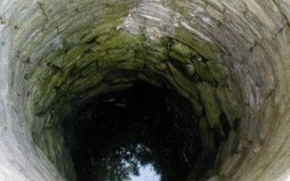 Трагедія на Прикарпатті: жінка втопилась в колодязі