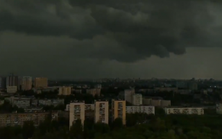 Потужна злива у Києві: у мережі показали відео