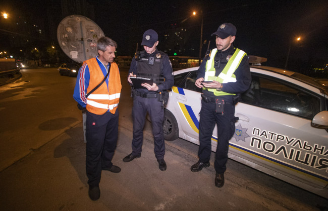 Вантажівка на швидкості збила хлопця у Києві: відео