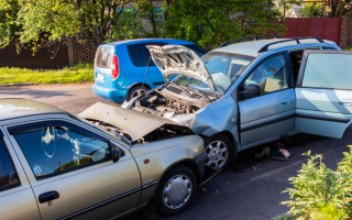 ДТП в Днепре с пострадавшими: две легковушки столкнулись «лоб в лоб»