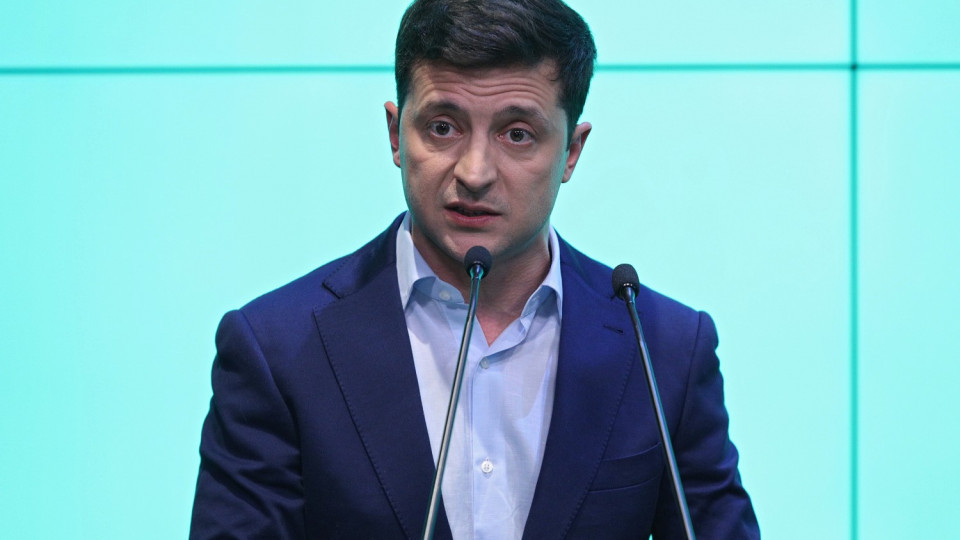 Новые вызовы: Зеленский рассказал, как уладит ситуацию с паспортизацией жителей ОРДЛО