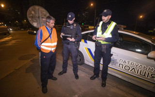 Вантажівка на швидкості збила хлопця у Києві: відео