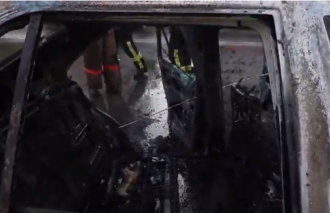 Страшное ДТП в Киеве: автомобиль разбил припаркованные машины и загорелся