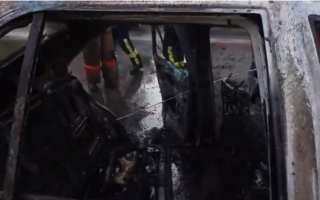 Страшное ДТП в Киеве: автомобиль разбил припаркованные машины и загорелся