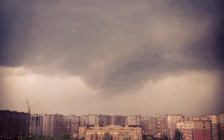 Мощный ураган пронесся Киевом: впечатляющие фото