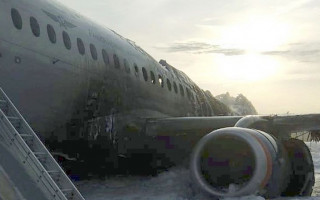 Огонь и крики: появилось видео из салона горящего самолета в Шереметьево