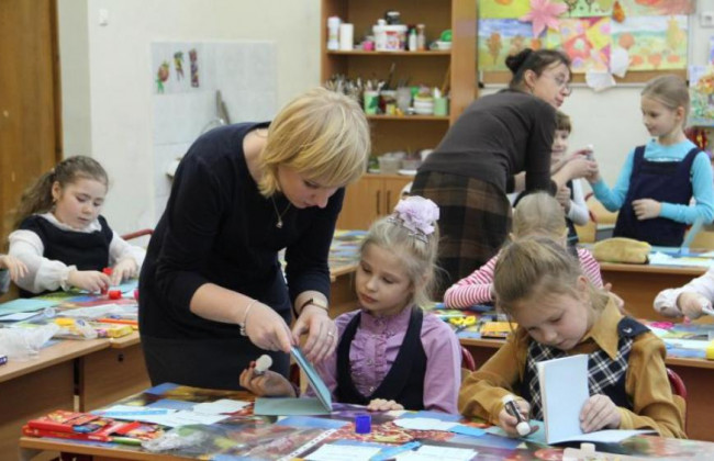 Кричала и материлась: одна из школ столицы попала в скандал