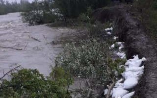 На грани ЧП: под Черновцами возникла угроза прорыва дамбы