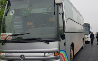 Неизвестные забросали камнями автобус с людьми в Кривом Роге