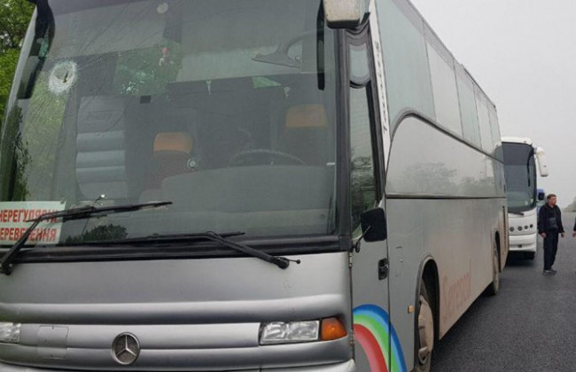 Неизвестные забросали камнями автобус с людьми в Кривом Роге