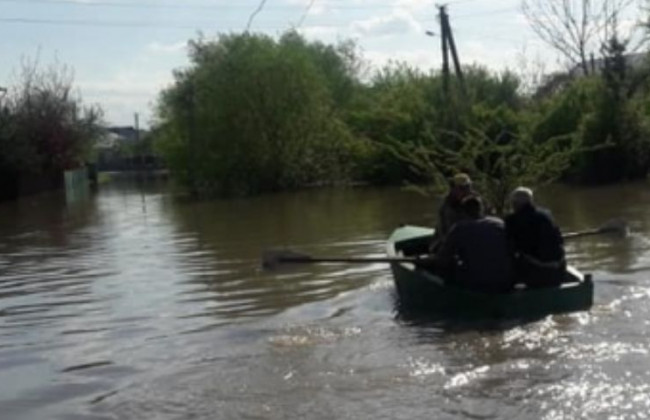 Масштабный потоп начался в Украине: людей массово вывозят