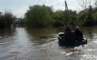 Масштабный потоп начался в Украине: людей массово вывозят