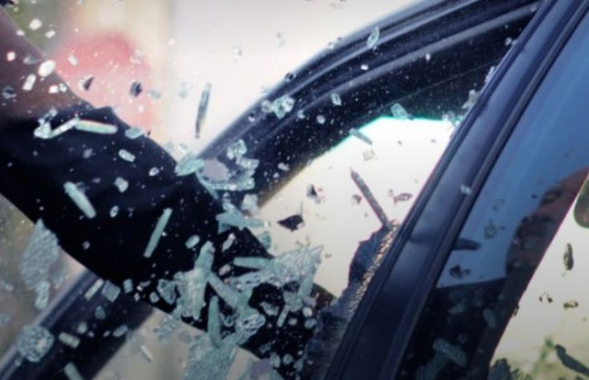 Разбивал стекло и грабил: иностранец в Киеве нападал на авто