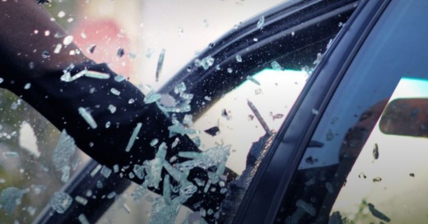 Разбивал стекло и грабил: иностранец в Киеве нападал на авто