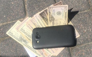 Брав хабарі за розмитнення пиломатеріалів: ДБР викрило чиновника