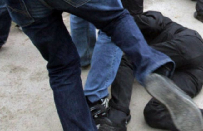 Избили ногами и бросили в фонтан: в Киеве злоумышленники напали на прохожего