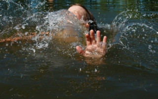 Трагедія на Тернопільщині: 9-річна дитина потонула у ставку