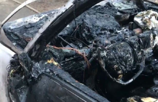 Главному редактору известного телеканала сожгли машину: есть подробности