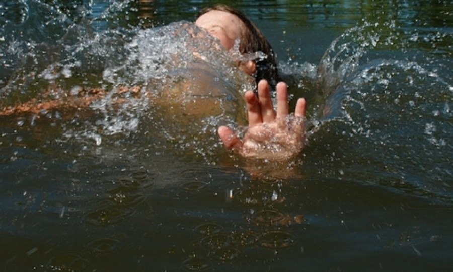 Трагедія на Тернопільщині: 9-річна дитина потонула у ставку
