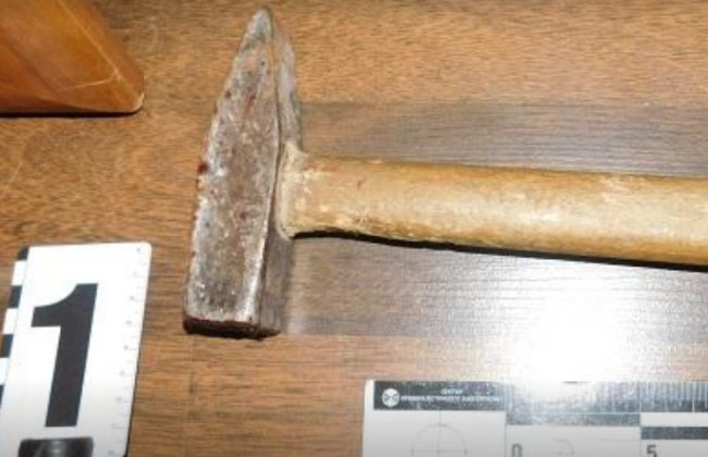 Калюжа крові: зловмисники молотком побили чоловіка у Києві