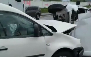 ДТП з переворотом у Києві: автомобіль «приземлився» на бік