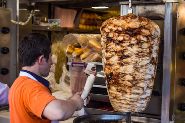 Скандал у столиці: іноземець з туберкульозом годував киян