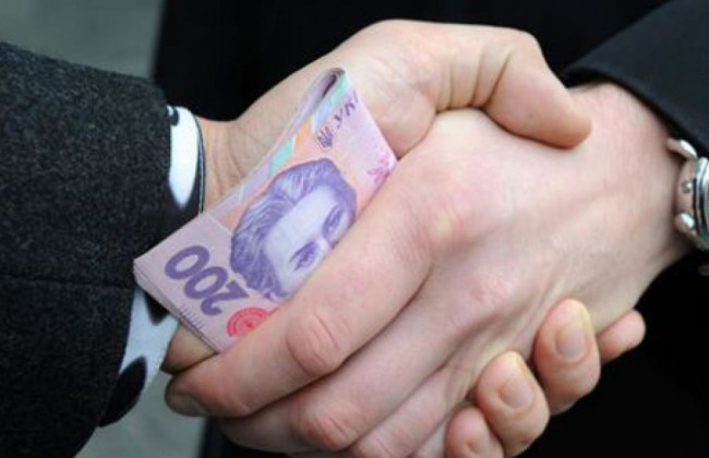 Поймали «на горячем»: под Днепром главу райсовета задержали при получении взятки