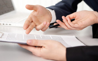 Подделывал документы и продавал: мошенник под Киевом «зарабатывал» на чужой земле