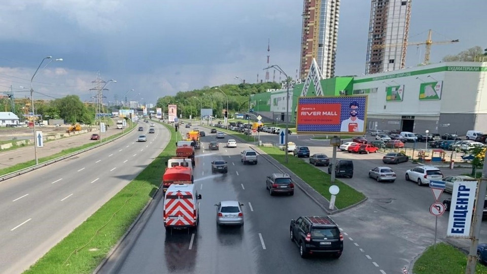 На дорогах Киева замечена необычная техника: фото
