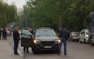 Потужний вибух у Львові: невідомі підірвали BMW X6