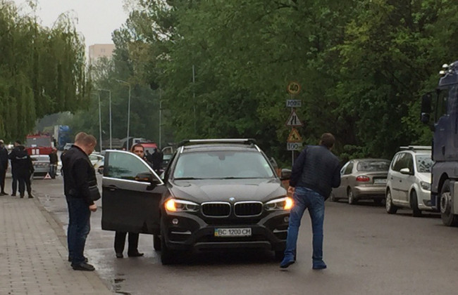 Потужний вибух у Львові: невідомі підірвали BMW X6