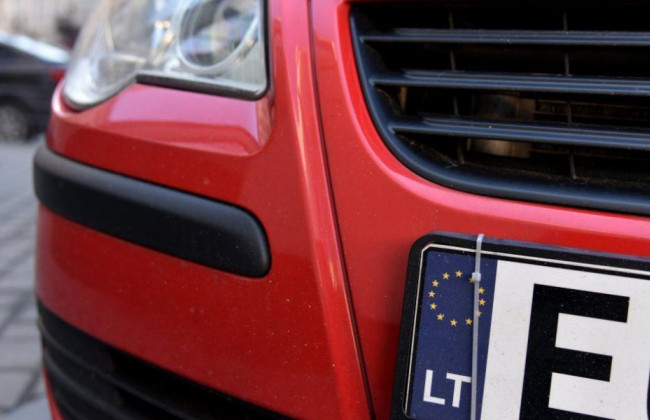 В Киеве «евробляхер» наехал на копа и угрожал порезать себе вены