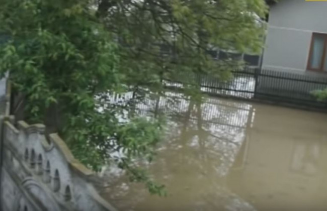 На Прикарпатье случился мощный прорыв дамбы: все подробности и видео