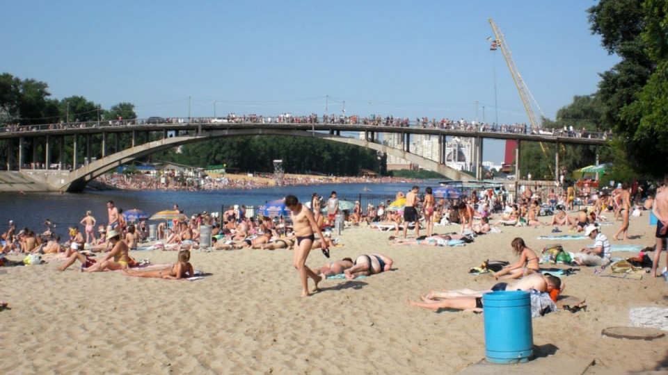 Назвали пляжі Києва, де не варто купатися