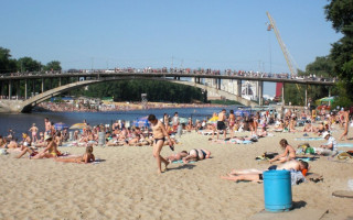 Назвали пляжі Києва, де не варто купатися