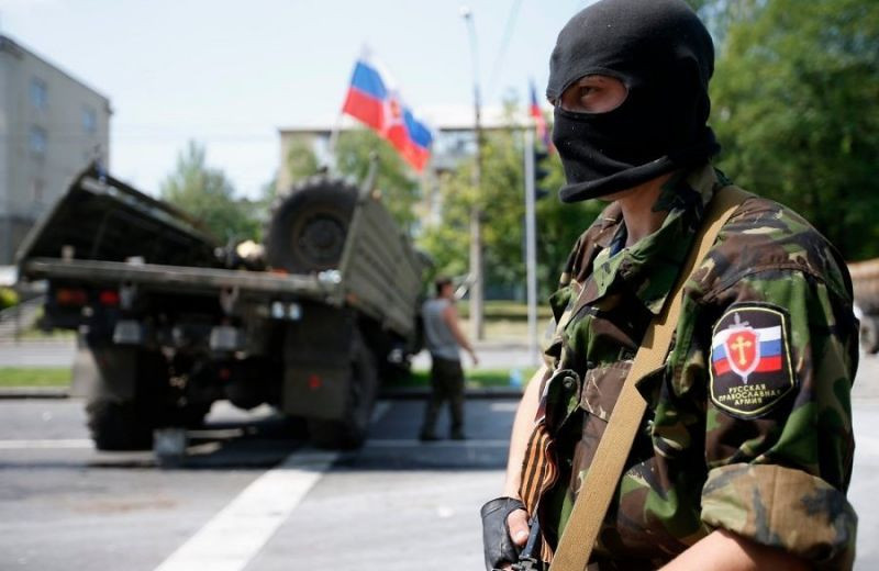 Боевик на Донбассе подорвал себя в отделении банка: есть раненые и погибший