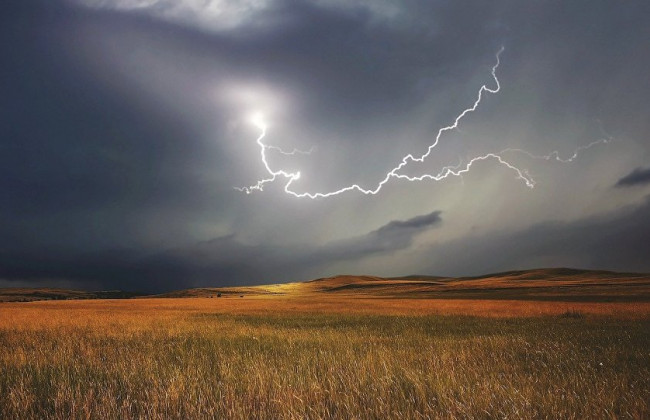 Погибли мгновенно: на Буковине молния убила пастухов