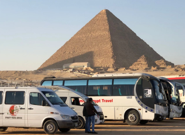 В Египте возле туристического автобуса взорвалась бомба: пострадали 17 человек