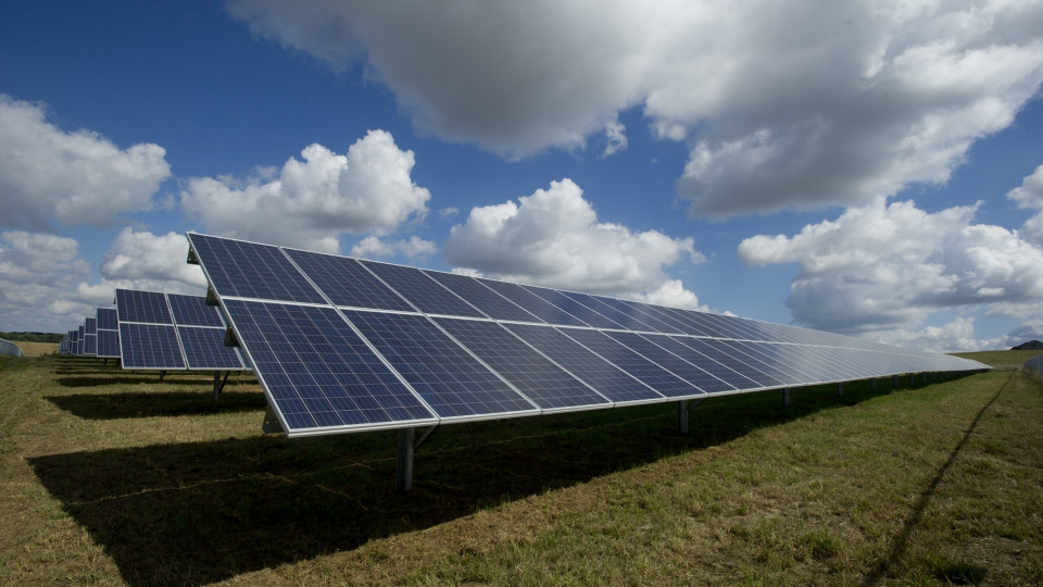 Порошенко подписал закон об отмене «зеленых» тарифов для солнечных электростанций