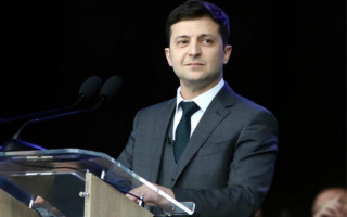 Президент — не икона: Зеленский призвал отказаться от его портретов в кабинетах