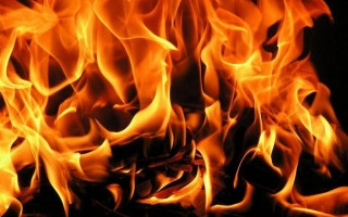 Мощный пожар охватил многоэтажку в Киеве: подробности