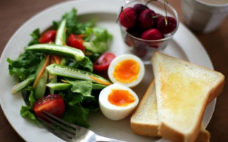 Стало известно, к каким заболеваниям приводит отсутствие завтрака