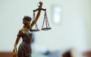 Погоріли на хабарі у 480 тисяч: Печерський суд обрав запобіжні заходи підозрюваним