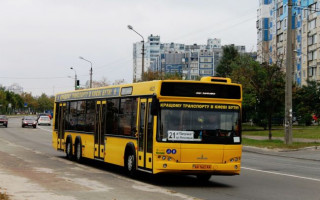 Декілька автобусів у Києві змінюють графік руху