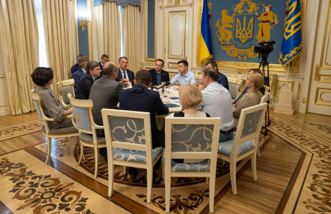 Брифинг глав фракций после встречи с Президентом: онлайн-трансляция