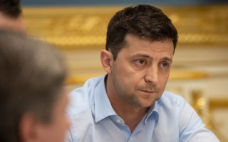 Зеленский просит Парубия созвать внеочередное заседание Рады