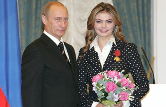 За семью замками: в России замалчивают историю о Путине