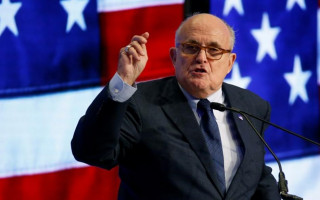 Йованович действовала против Трампа, — адвокат президента США Руди Джулиани