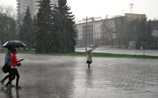 Потужний буревій пронісся у Житомирі: фото, відео